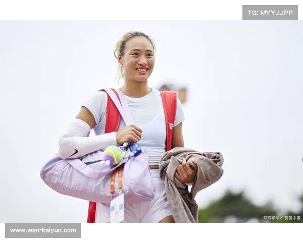 郑钦文抵达伦敦备战女王杯 目标冲击草地赛首冠 郑钦文抵达伦敦备战女王杯 目标冲击草地赛首冠